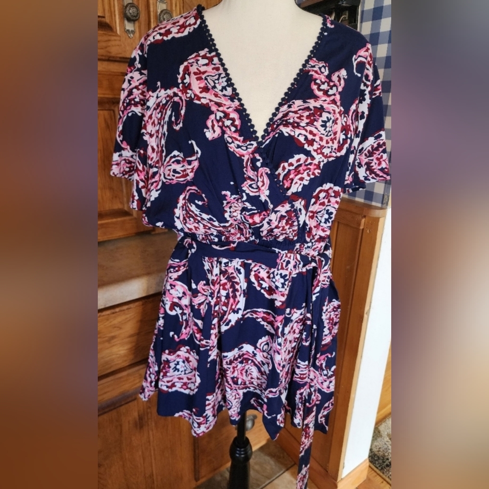 NEW Crown & Ivy Navy Paisley Print Top Size 1X (14/16)